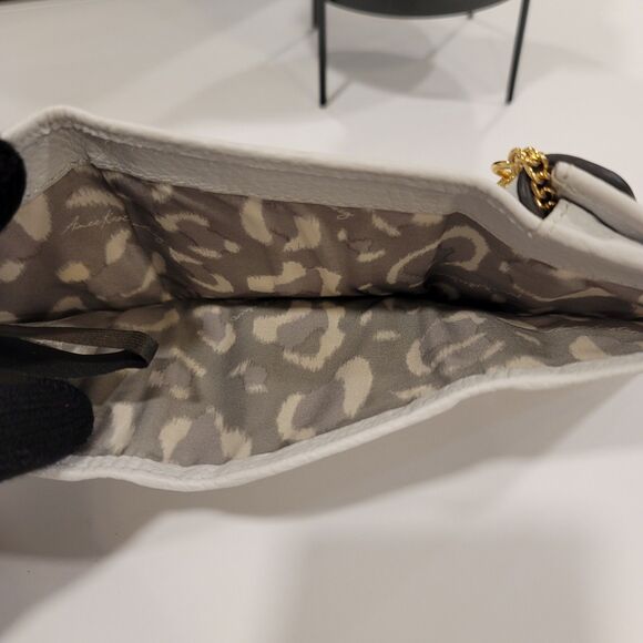 Aimee Kestenberg Pebble Leather Zip It Up Trifold Wallet Silver Fox Key Ring - Picture 7 of 9